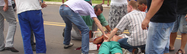 Ciclista sofre lesões em atropelamento na avenida Amoretti
