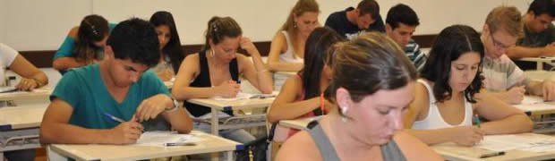 Faccat aplica provas de mais um vestibular solidário neste domingo