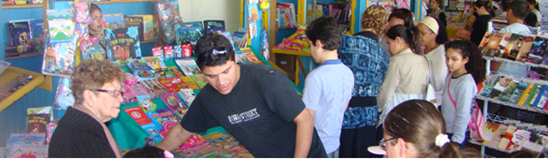 Atividades da Feira do Livro seguem até o meio-dia deste sábado