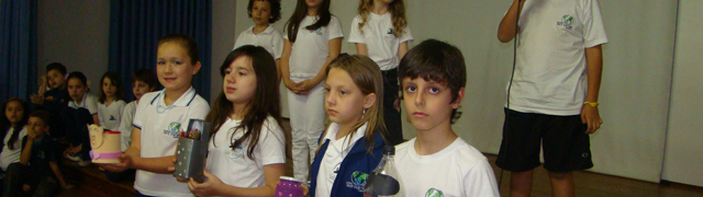 Autoridades e alunos do Santa debatem coleta seletiva de lixo