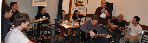 Sarau com Café revela que não existe idade para fazer poesia