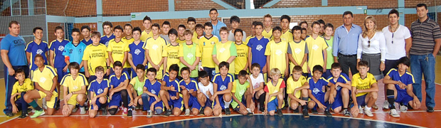 Escolinha com novos uniformes em Parobé