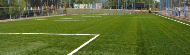 Três Coroas ganha quadra de grama sintética