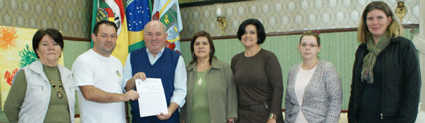 Rede municipal de ensino de Taquara conta com um professor de braile