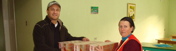 Grupo de motociclistas faz doação a lares de Taquara