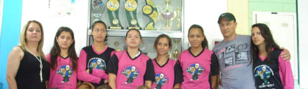 Alunas do Getúlio Vargas campeãs do Guri Bom de Bola