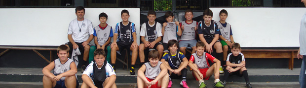 Sandense mobiliza 150 crianças  em escolinha de futebol gratuita