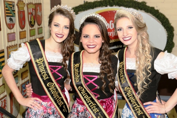 Oktoberfest de Igrejinha abre inscrições para candidatas a soberanas da 30ª edição