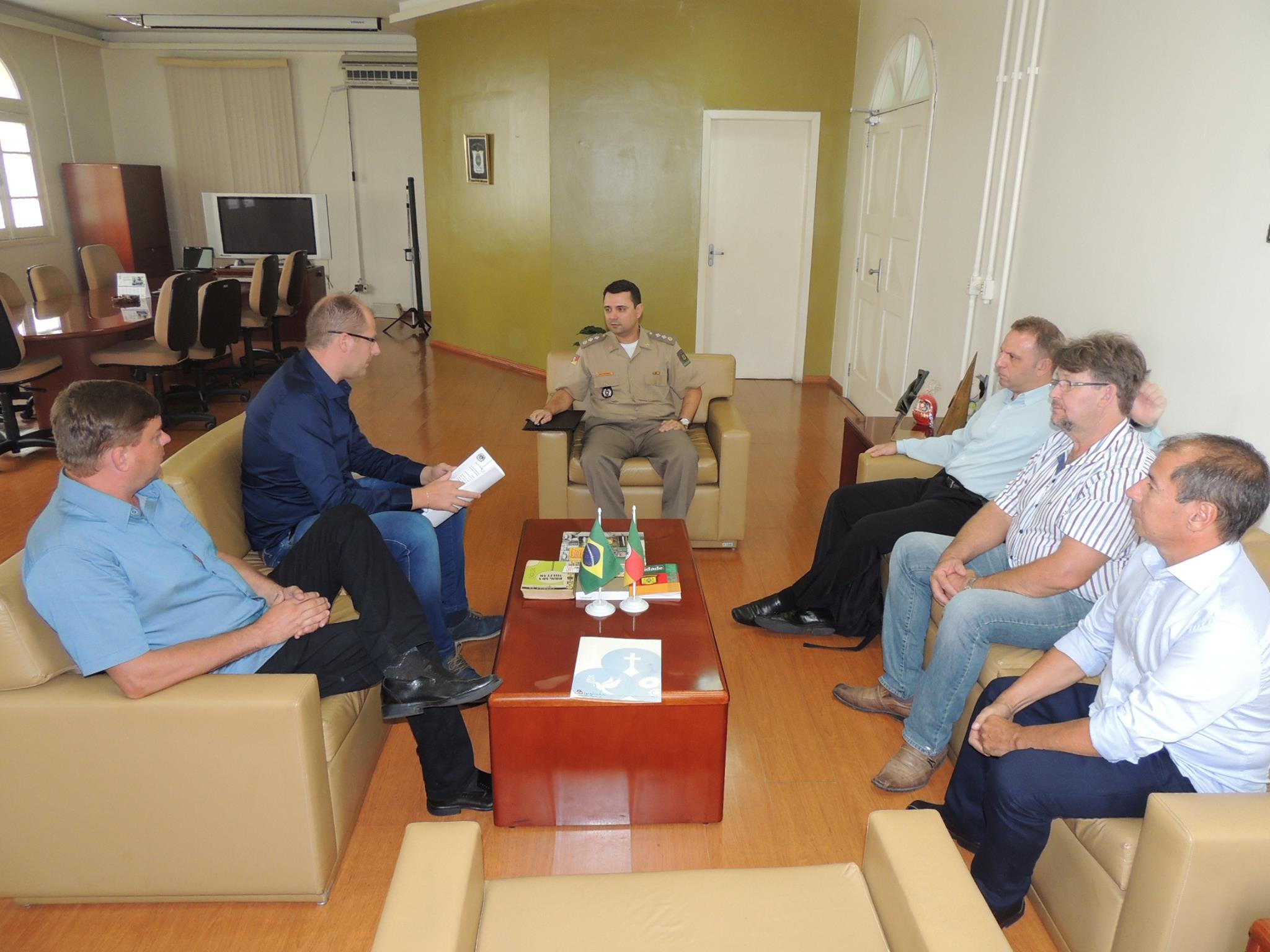 Prefeitura de Igrejinha entrega proposta para sediar curso de novos soldados