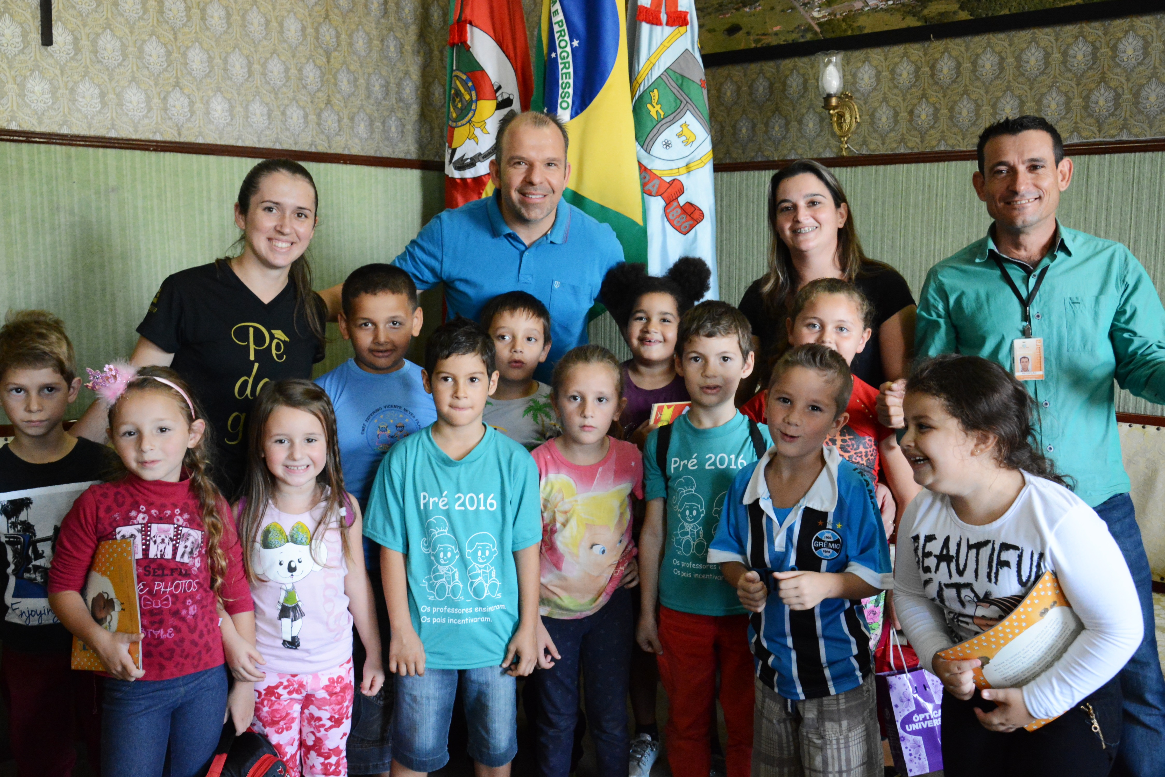 Alunos de escola do interior são recebidos pelo prefeito de Taquara