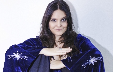 Duda Rocha estreia nesta sexta projeto em homenagem a Rita Lee