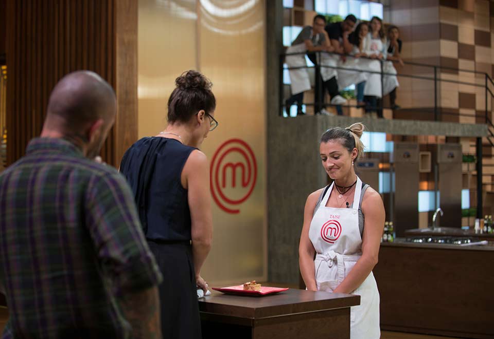 Taise enfrenta provas surpresa no MasterChef