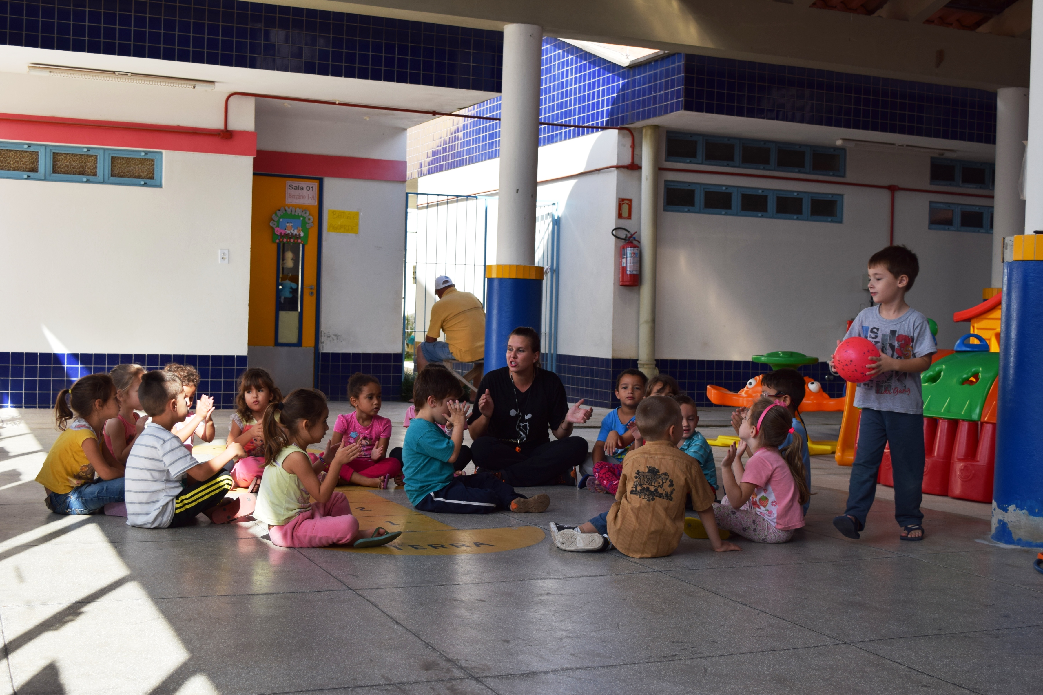 Estudantes aprendem brincando nas aulas de educação física em Rolante