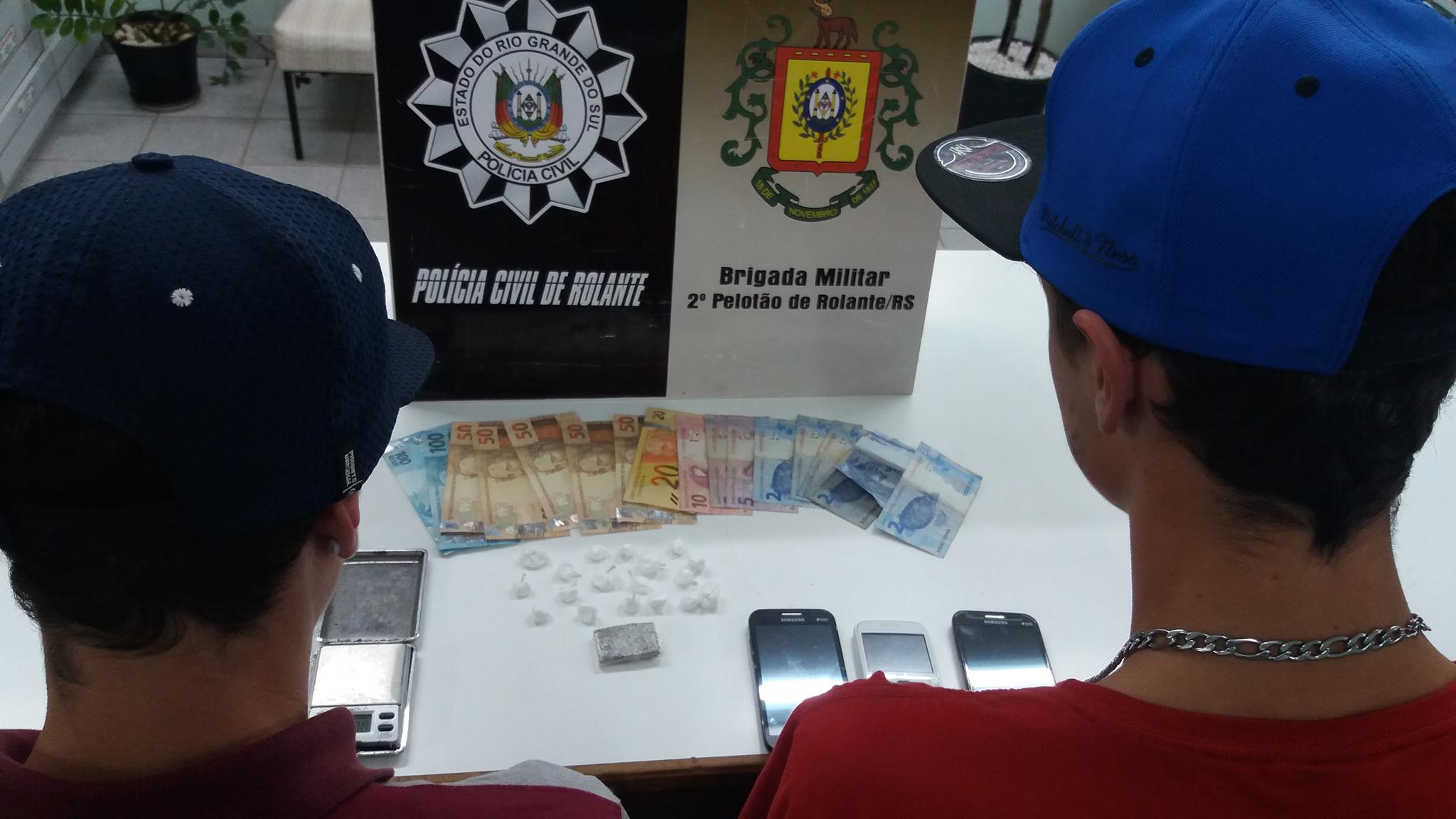 Policias Civil e Militar de Rolante desativam ponto de tráfico de drogas