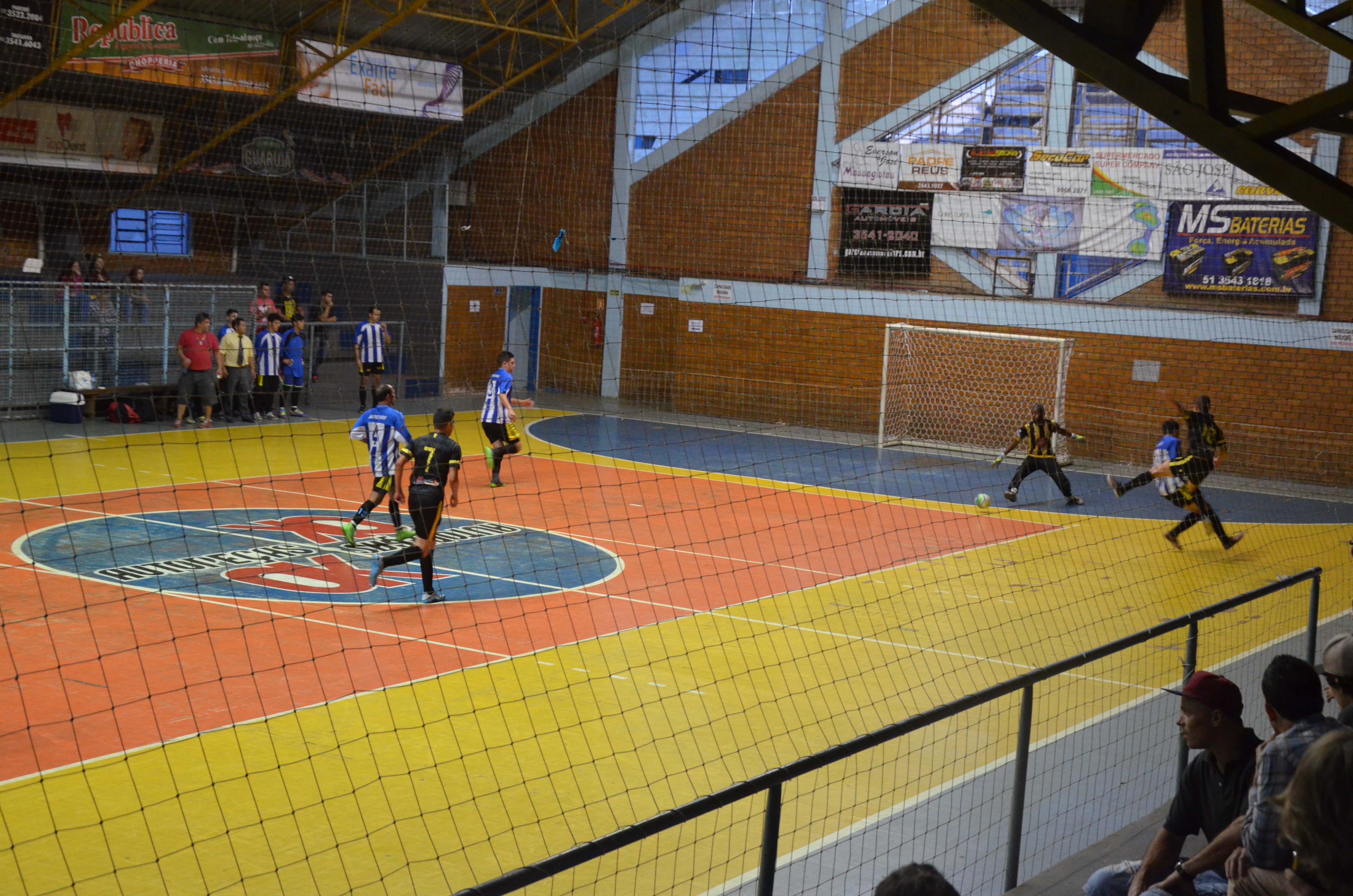 Campeonato Municipal de Futsal Parobé começa com 27 gols