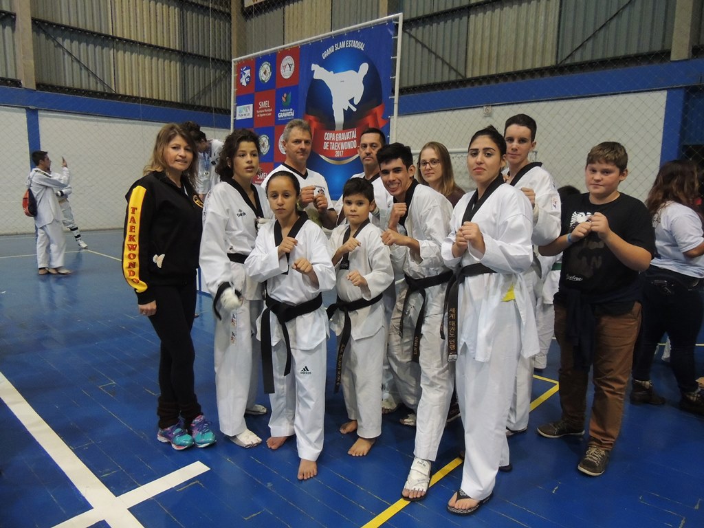 Parobeenses participam de torneio de Taekwondo