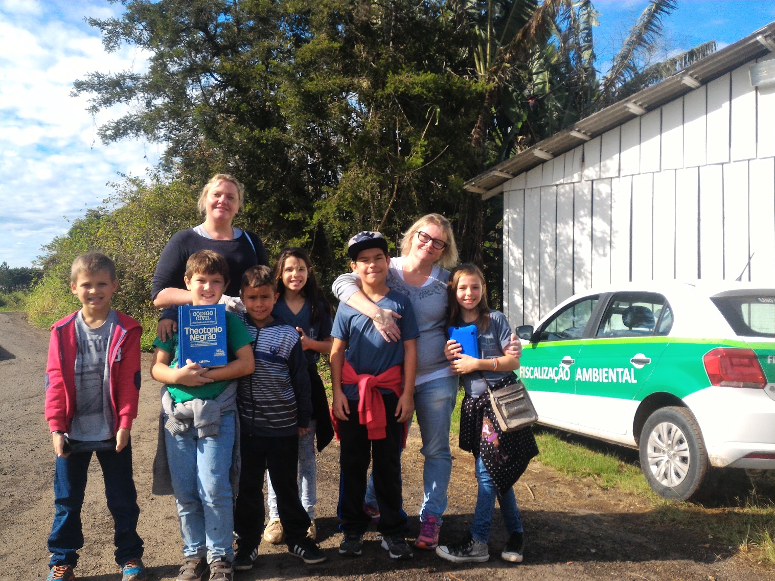 Estudantes de Três Coroas visitam a central de triagem