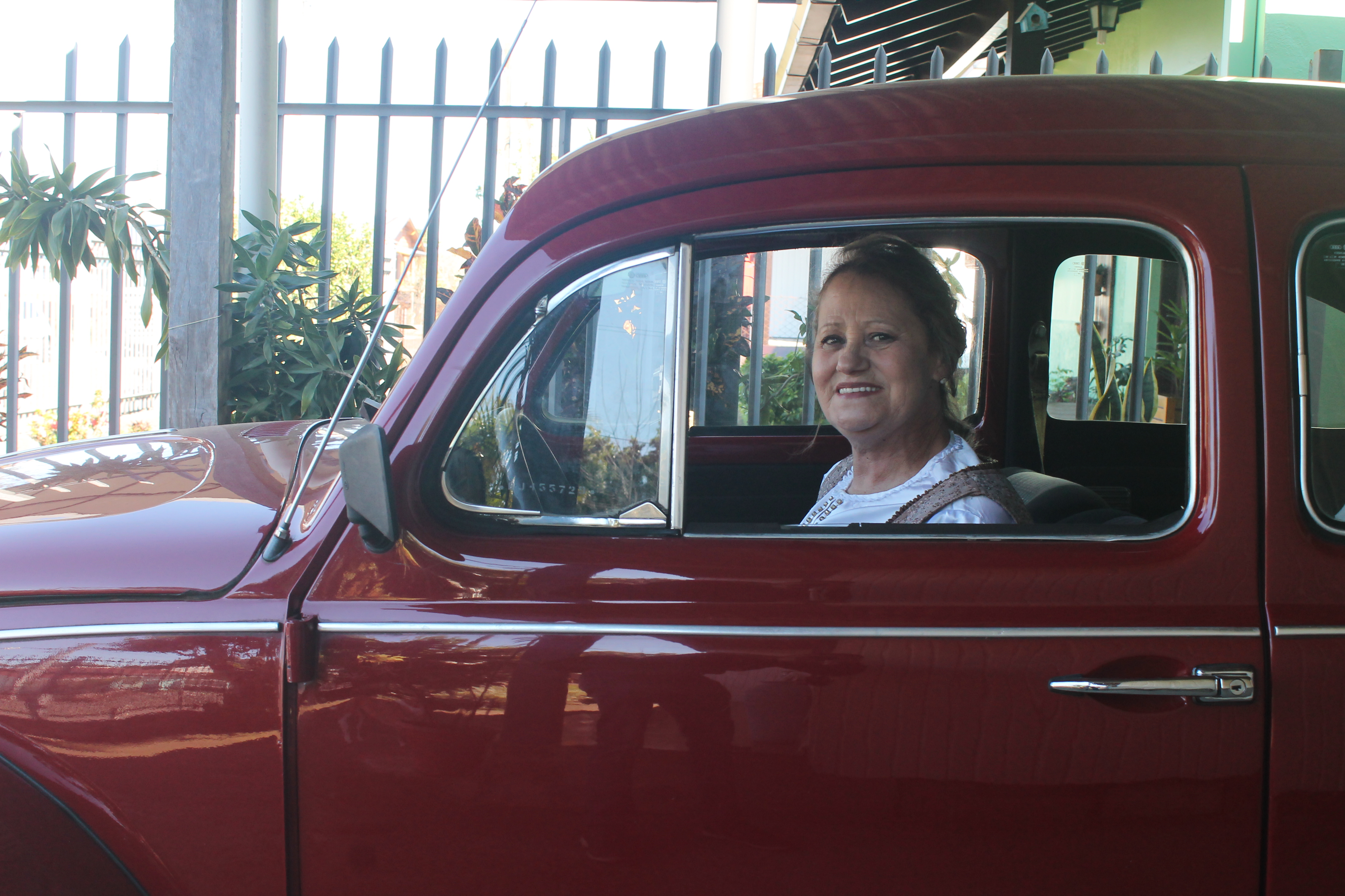 Seniorin eleita para a corte da 30ª Oktoberfest esbanja jovialidade