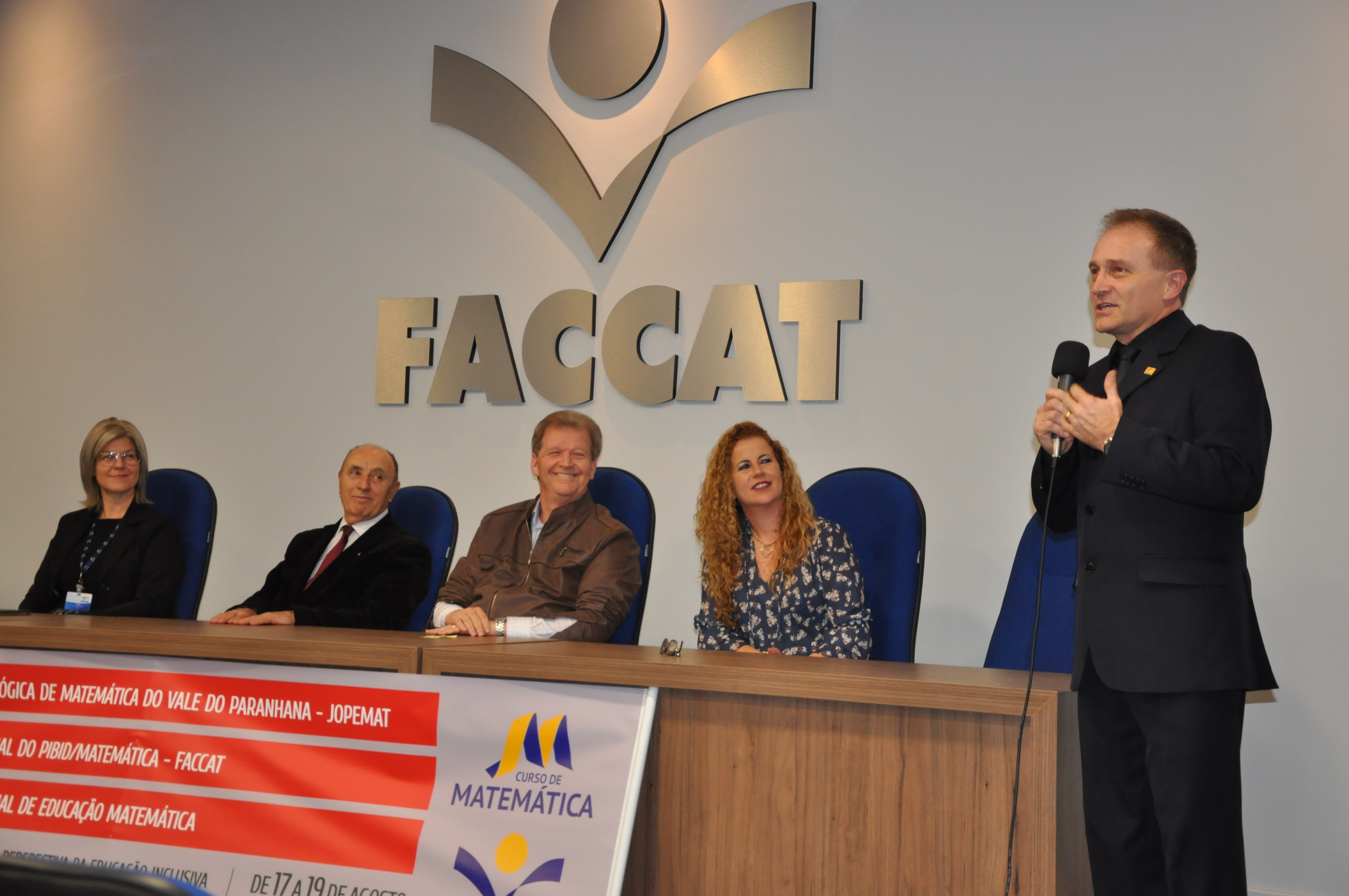 Matemática de Faccat debate educação inclusiva  em mais uma jornada de sucesso