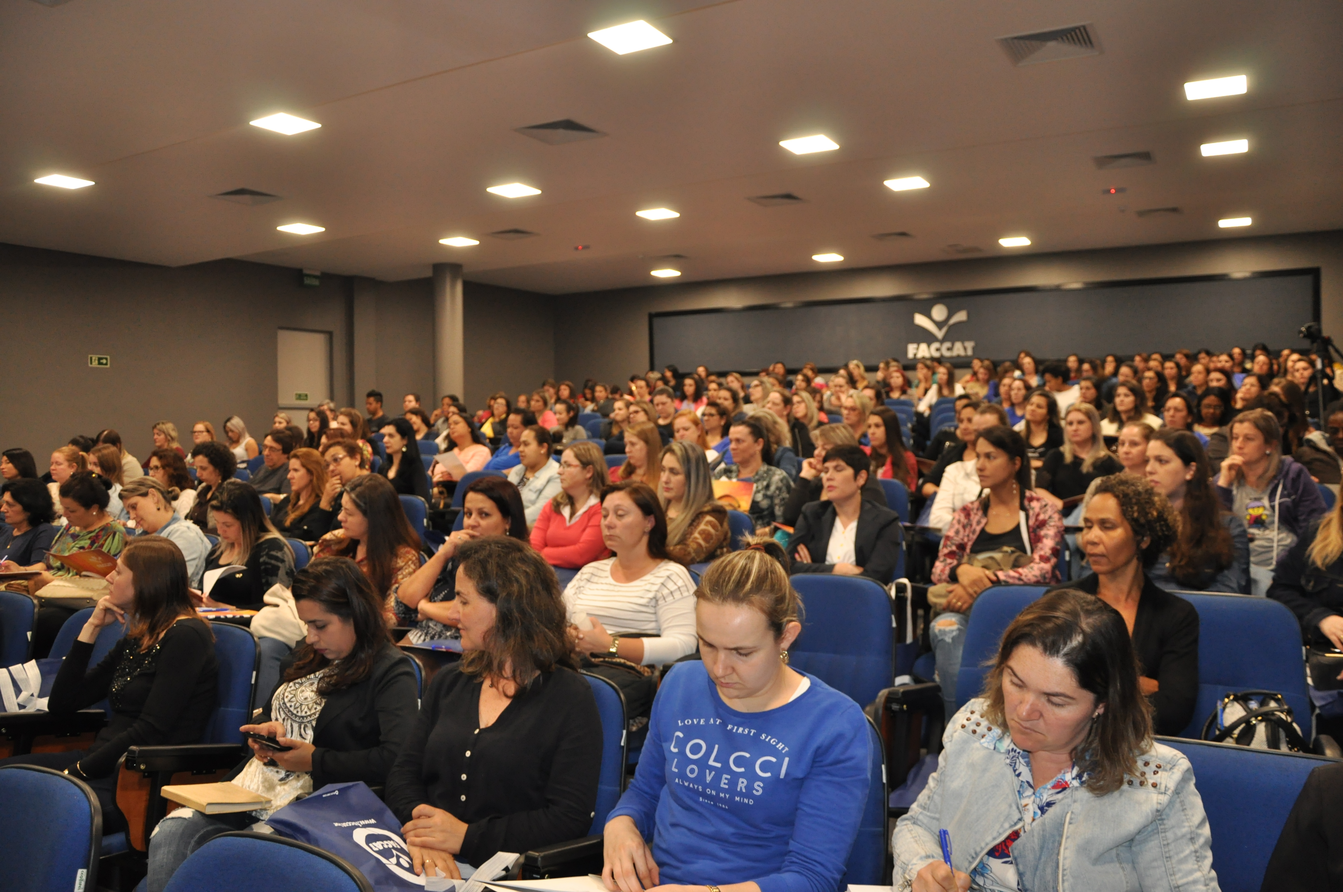 Seminário reuniu 240 professores da região no campus da Faccat
