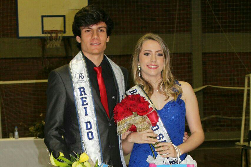 Eleitos rei e rainha do Colégio Santa Teresinha