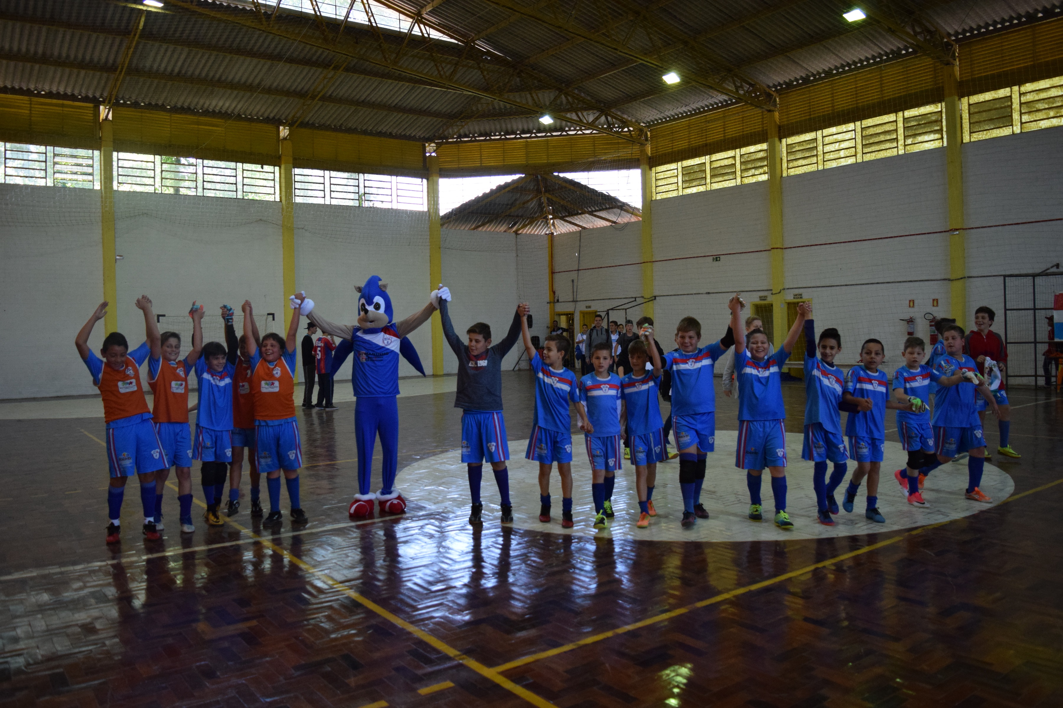 Mais de 500 pessoas prestigiaram a Semifinal do Futsal de Base em Rolante