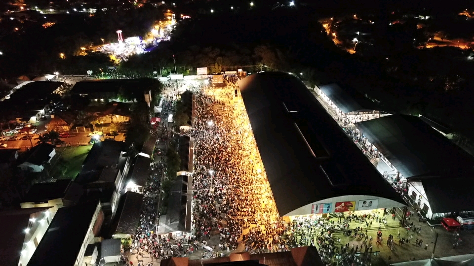 Mais de 25 mil pessoas participaram do primeiro dia de Oktoberfest de Igrejinha