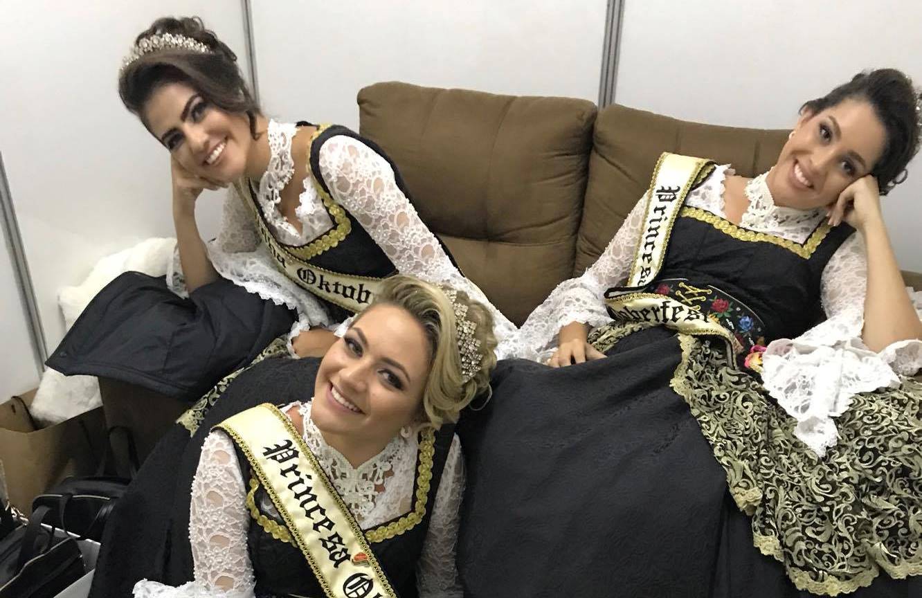 Vida de soberana da Oktoberfest exige dedicação: os bastidores do reinado de Stephanie, Dominique e Vanessa