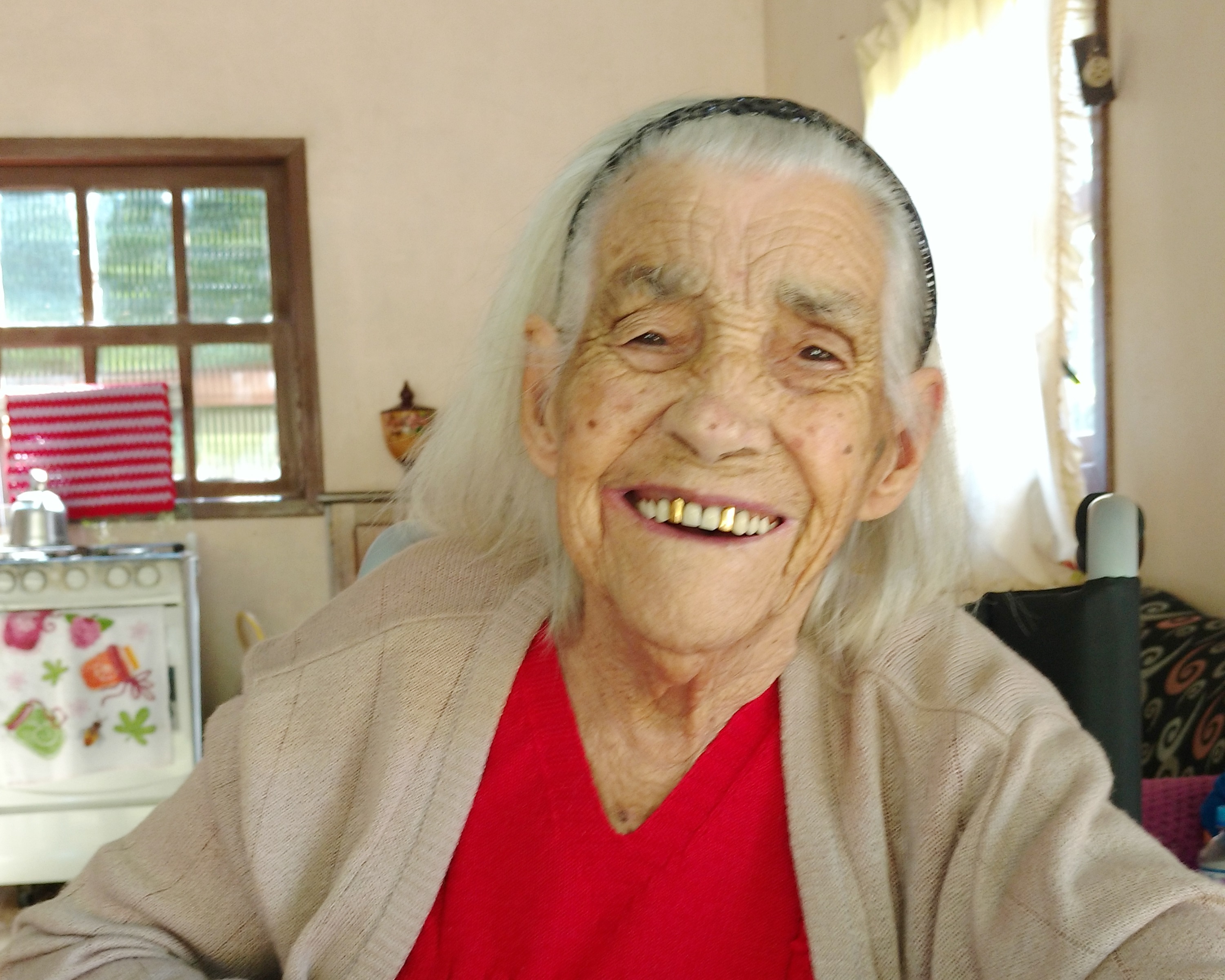 Senhora chega aos 107 anos com histórico de bom humor e amizades