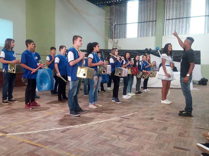 Ex-aluno assume a regência da Banda de Latas da Emílio Leichtveis