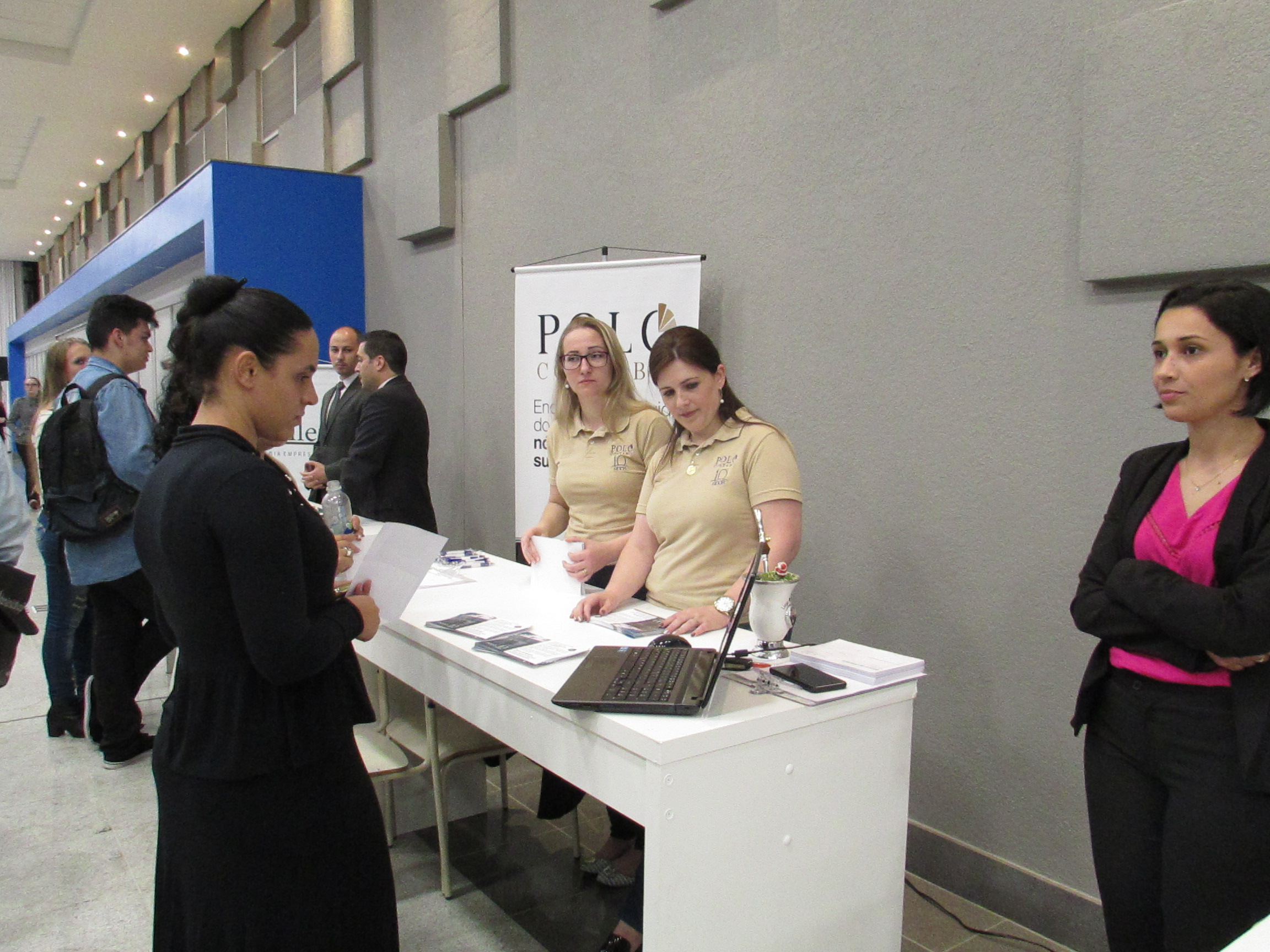 Feira de Estágios e Empregos da Faccat  integrou acadêmicos e profissionais