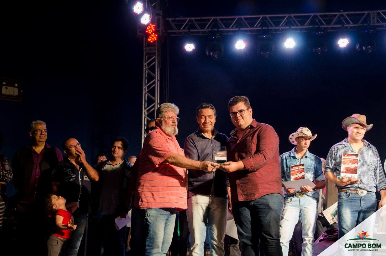 Flávio Ramos conquista premiação em festival de música sertaneja
