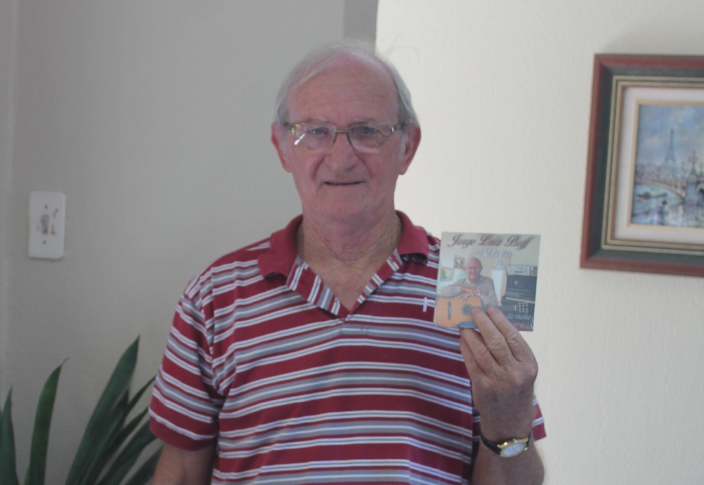 Professor de música lança seu segundo CD