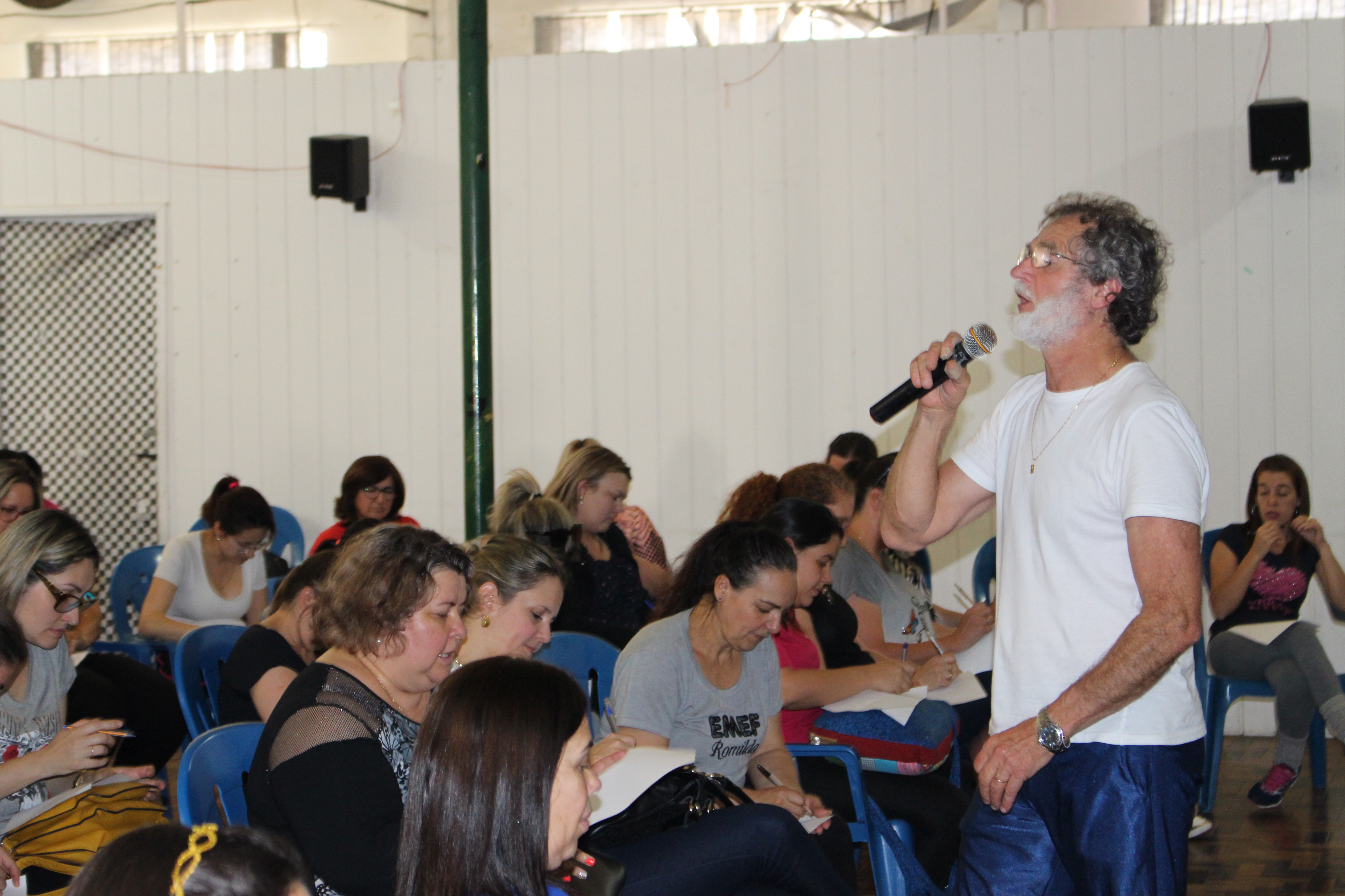 Profissionais da Educação participam de qualificação em Parobé