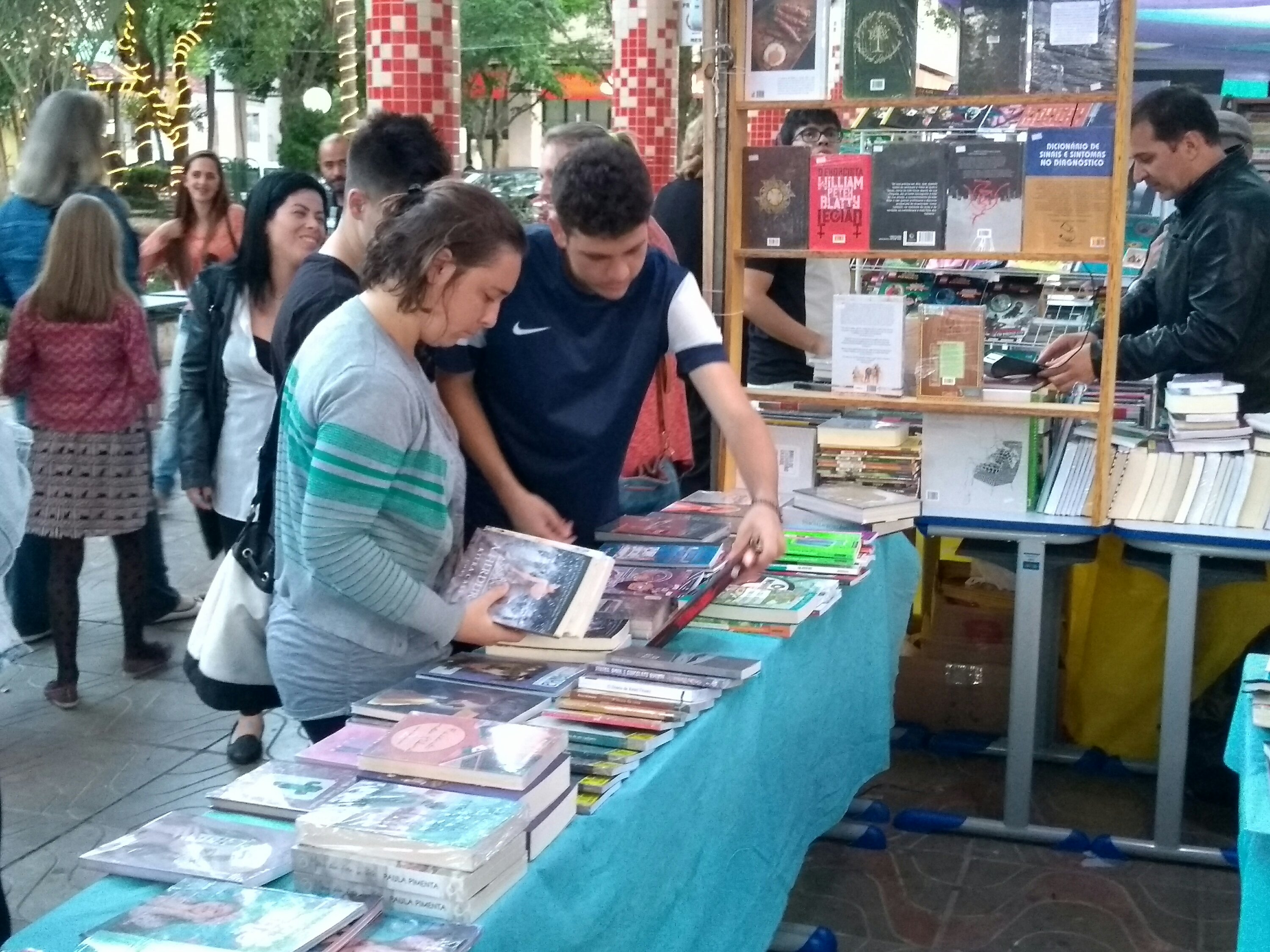 Começa a Feira do Livro de Parobé