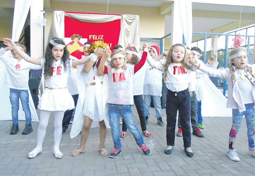 Show natalino na escola Romilda Sibel Renck promete emocionar público