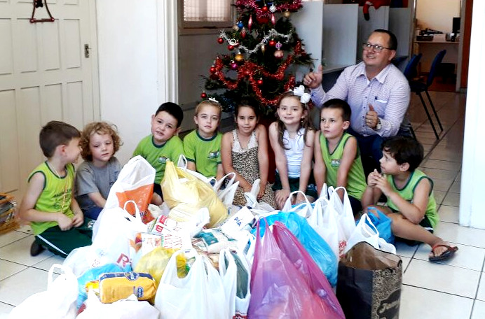 Escola Gasparzinho doa alimentos à Secretaria de Desenvolvimento Social de Taquara