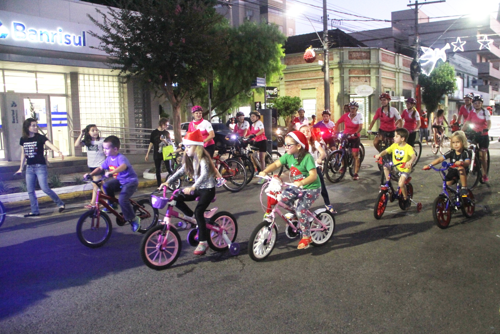 Desfile de Bike integrou a programação do Natal Mágico de Taquara