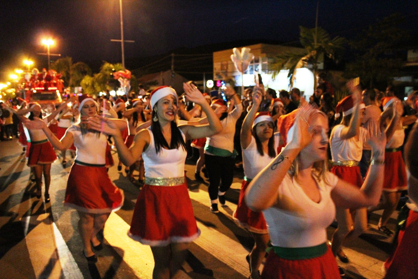 Emoção e solidariedade marcaram a Chegada do Papai Noel em Três Coroas