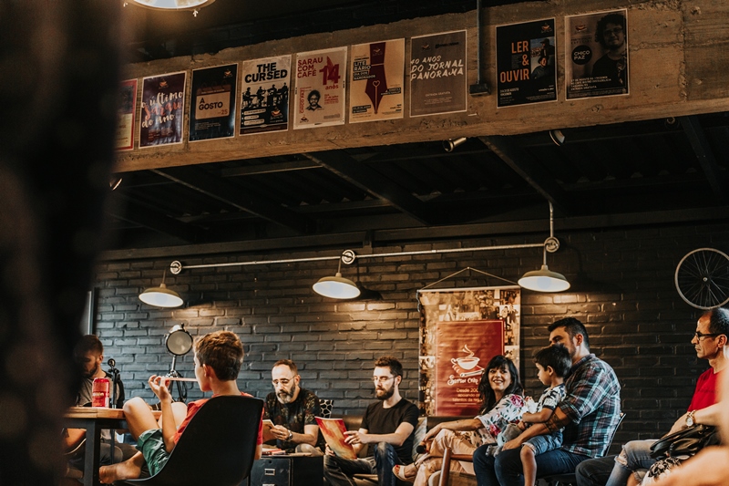 Sarau com Café encerra o ano na Invento Casa Criativa
