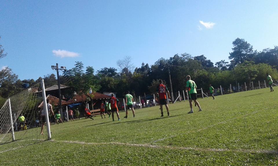 Bitruka, Liverpool, Resenha e Santos vão às semifinais do Praiano