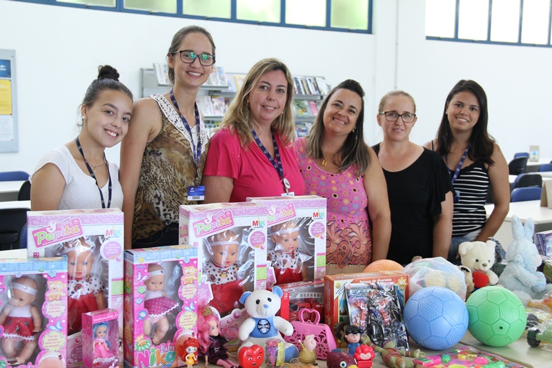 Biblioteca da Faccat doa brinquedos da Multa Solidária
