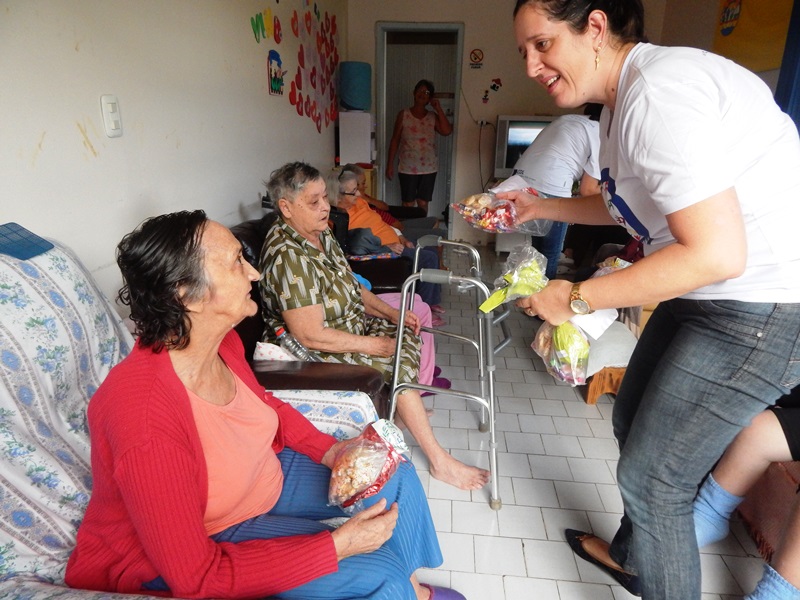 CDL de Igrejinha e Três Coroas entrega doações da campanha Páscoa Feliz