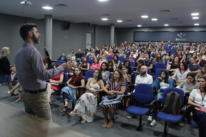 Curso de Psicologia da Faccat fez palestra sobre gênero