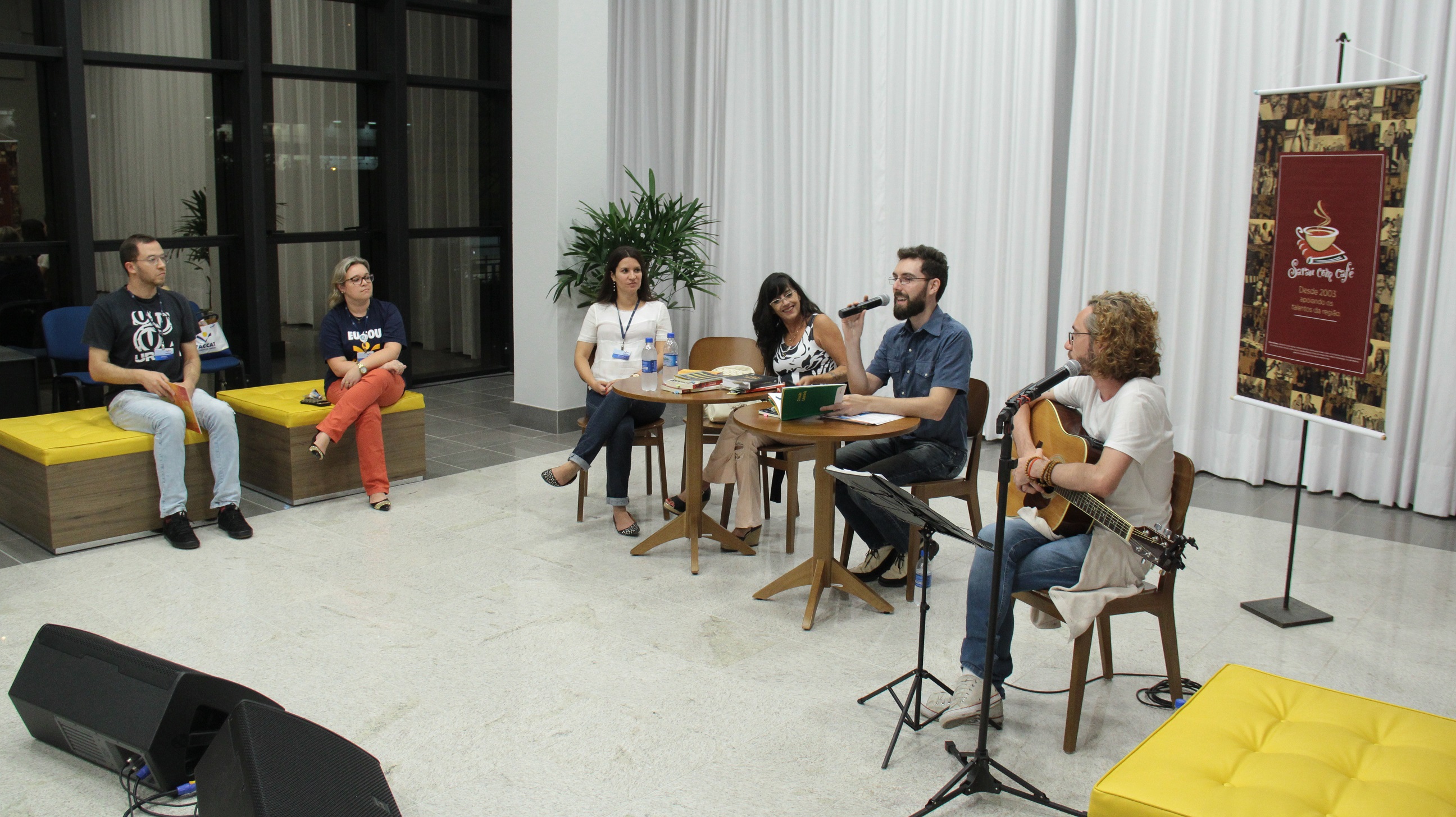 Psicologia recepciona bixos com sarau cultural na Faccat