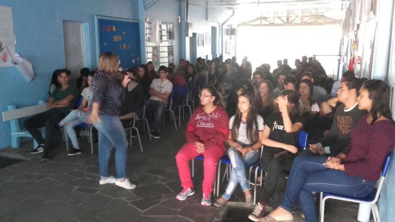 Palestra pelo Dia da Mulher na Escola Dirceu Martins enfatiza importância do respeito