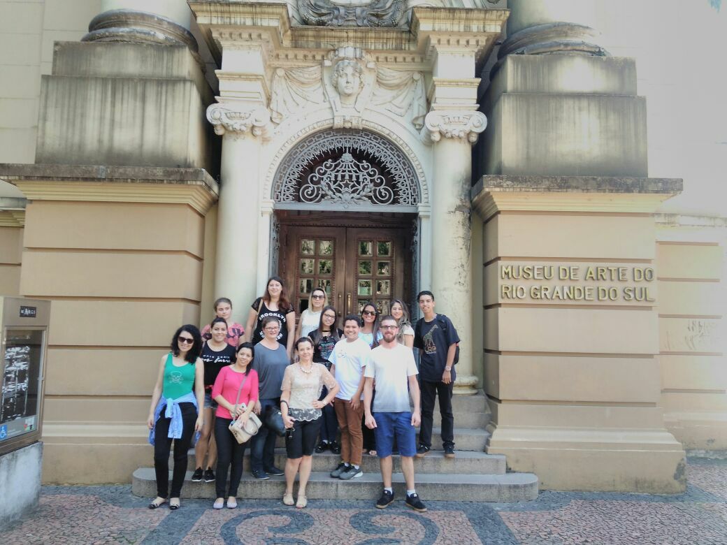 Acadêmicos da Faccat visitam exposição no Museu Iberê Camargo
