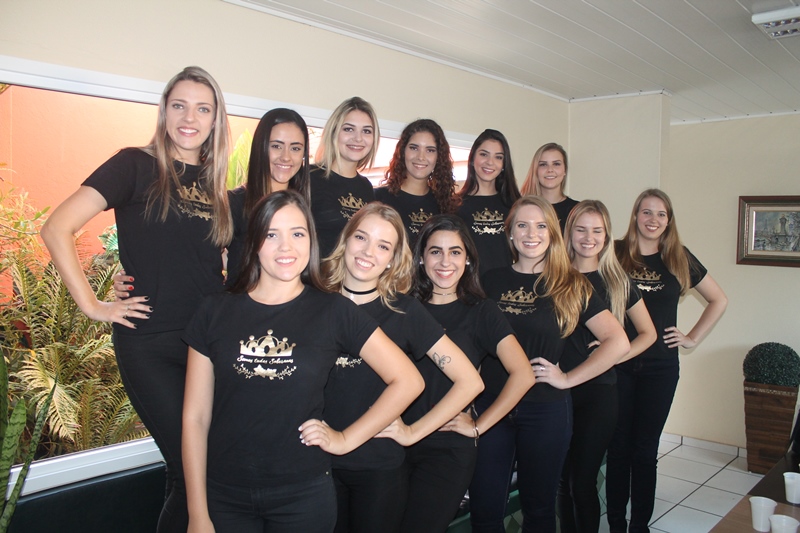 Espetáculo "Uma História de Amor" marcará escolha das soberanas da Oktoberfest; veja o perfil das candidatas