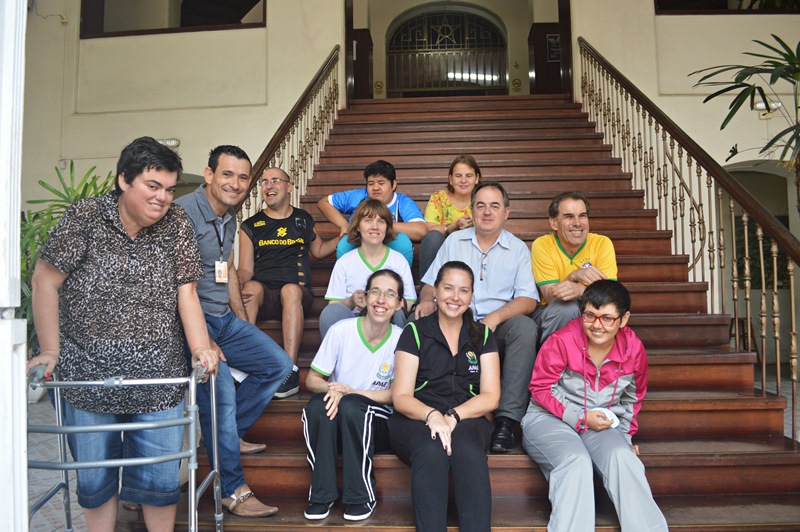 Alunos da APAE visitam a prefeitura de Taquara