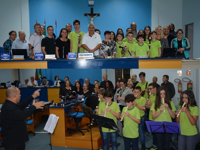 Coral Contratempo e Grupo Instrumental do Dorothea se apresentam na Câmara de Vereadores de Taquara